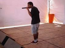 Mano Rick apresenta-se no Bairro da Gente