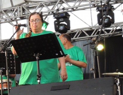 A cantora Glória Maria descobriu a música como um caminho em busca do equilíbrio