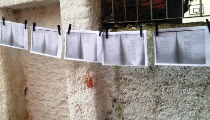 Um varal de poesias e performances homenagearam o poeta pelotense