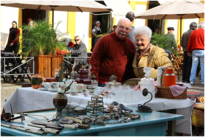 O público da cidade e visitantes desfrutam do clima agradável que ocorre todo o sábado