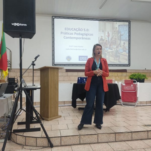 Coordenadora da EaD/UFPel palestra sobre Educação 5.0 em Jornada Acadêmica no Polo UAB de Panambi