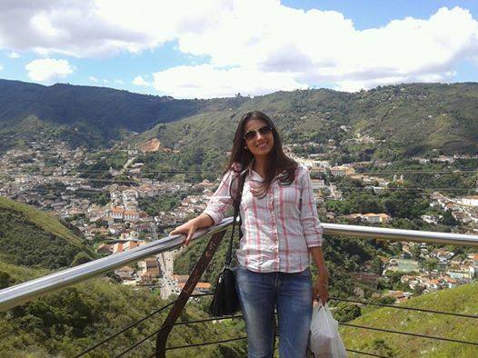 Foto: A acadêmica Roberta Antunes no Mirante da Universidade Federal de Ouro Preto ( UFOP).
