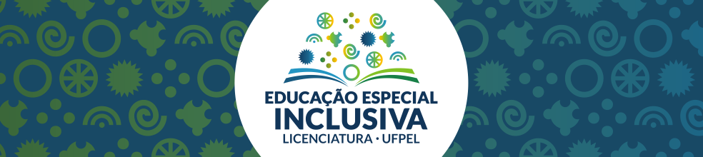 Capa do site com fundo degradê do azul ao verde contendo textura gráfica com pequenos ícones usados na marca. Ao centro aparece a marca do curso Educação Especial Inclusiva da UFPel em cores sobre fundo circular branco