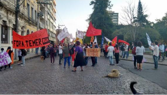 Protesto contra presidente Michel Temer reúne 500 em Pelotas. Foto: Estevan Garcia/Em Pauta