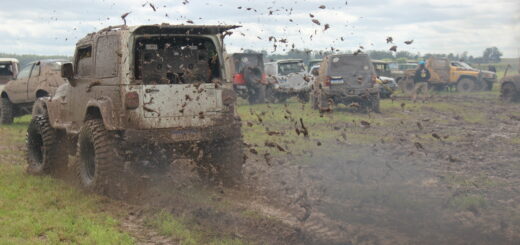 Para os participantes, quanto mais sujo o Jeep, mais divertida é a trilha.