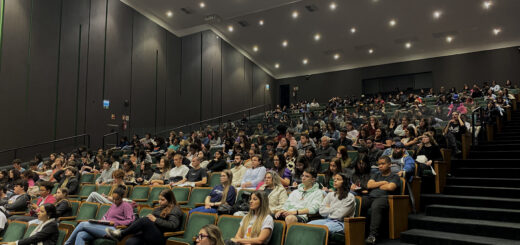 Mais de 400 alunos se reuniram no Auditório Sicredi para assistir os dois dias de intensivo preparatório. Foto: Bruna Farias