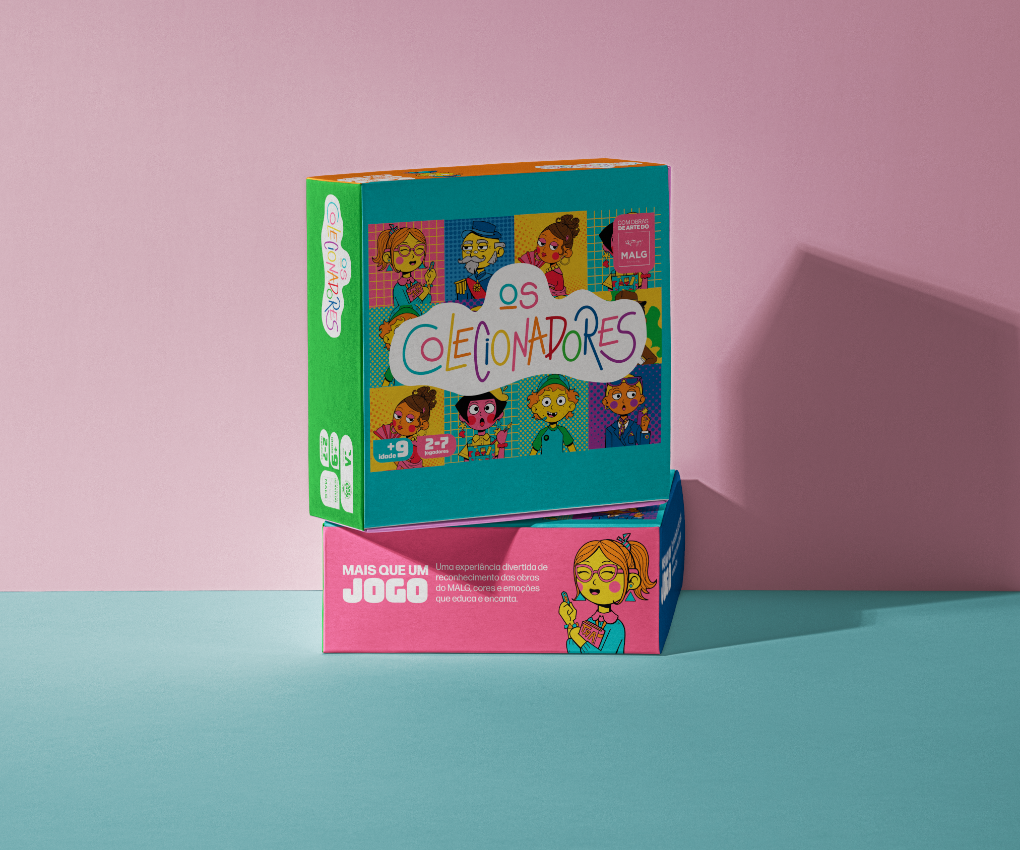 Embalagem do jogo Colecionadores com o desenho dos personagens e o logo do jogo colorido na frente