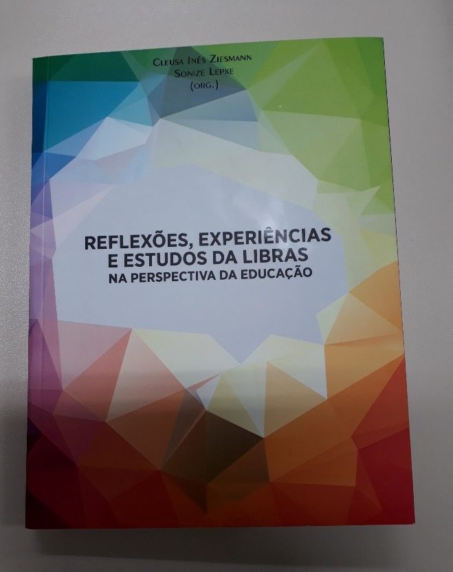 Foto do livro Reflexões, experiências e estudos da libras na perspectiva da educação