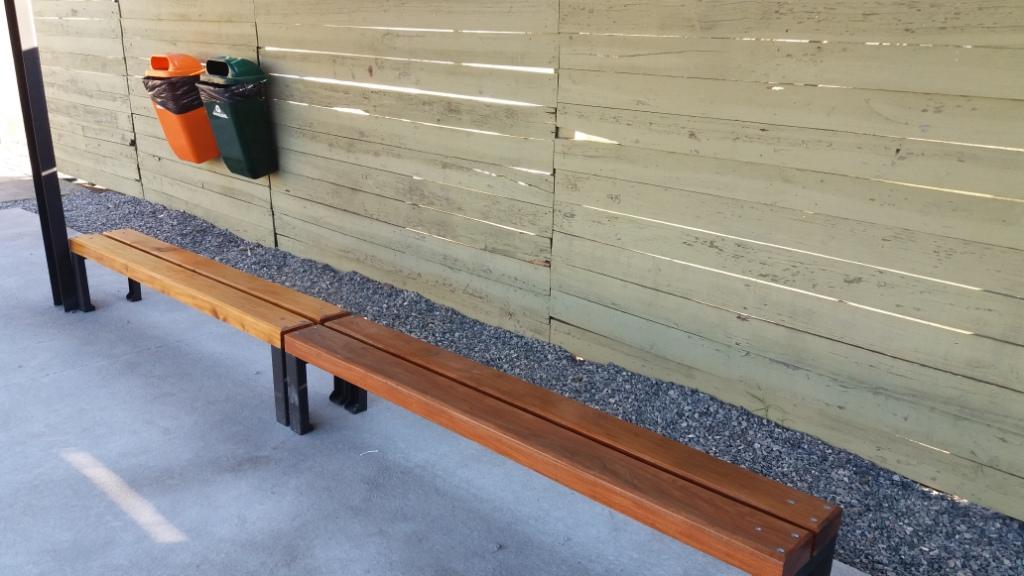 Transporte de Apoio - Abrigo para passageiros no Campus Anglo