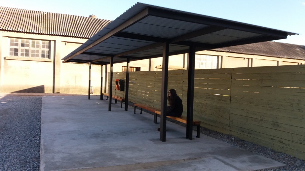 Transporte de Apoio - Abrigo para passageiros no Campus Anglo