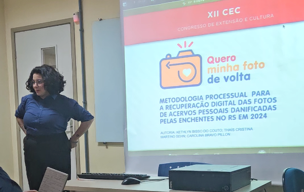 Kethlyn apresentando no XI SIIEPE
