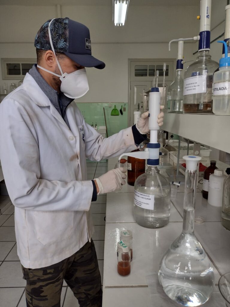 Preparo para a realização das análises de Al, Ca, Mg